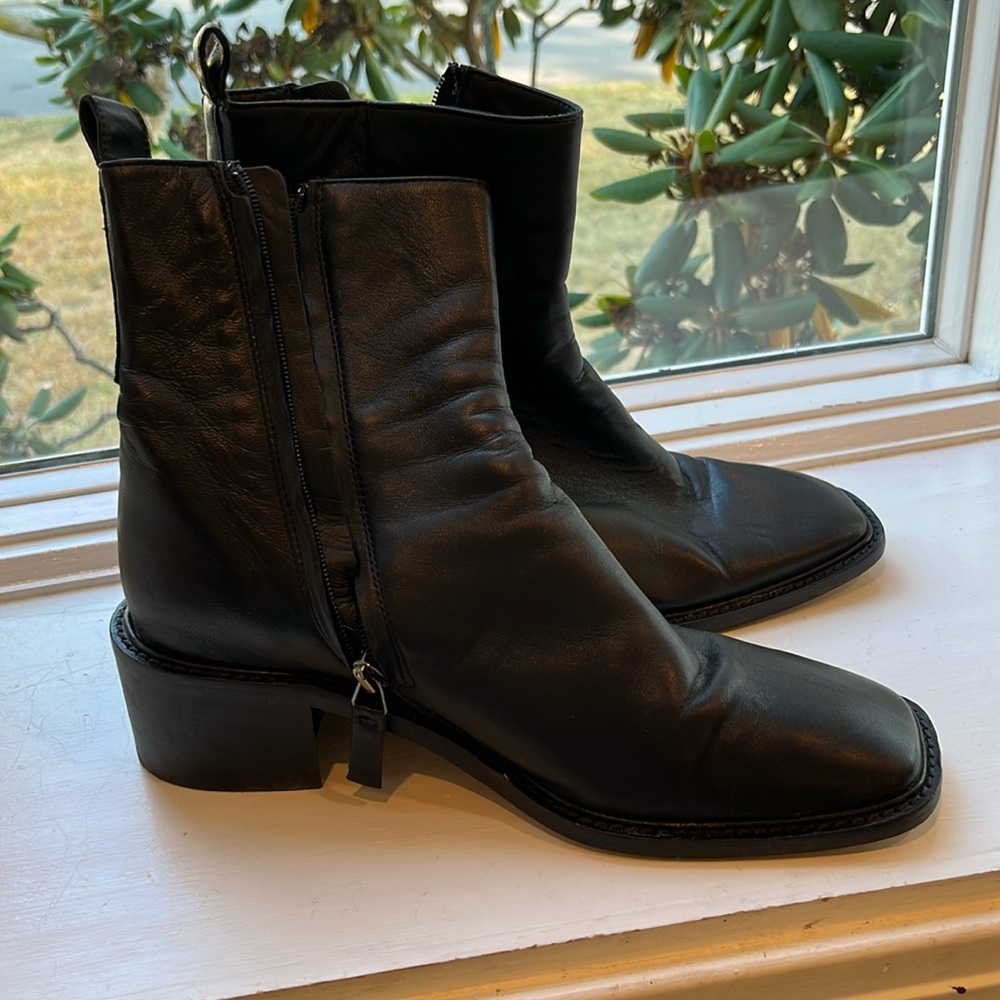 Madewell black boots, size 6.5.  Worn 3-4 times.